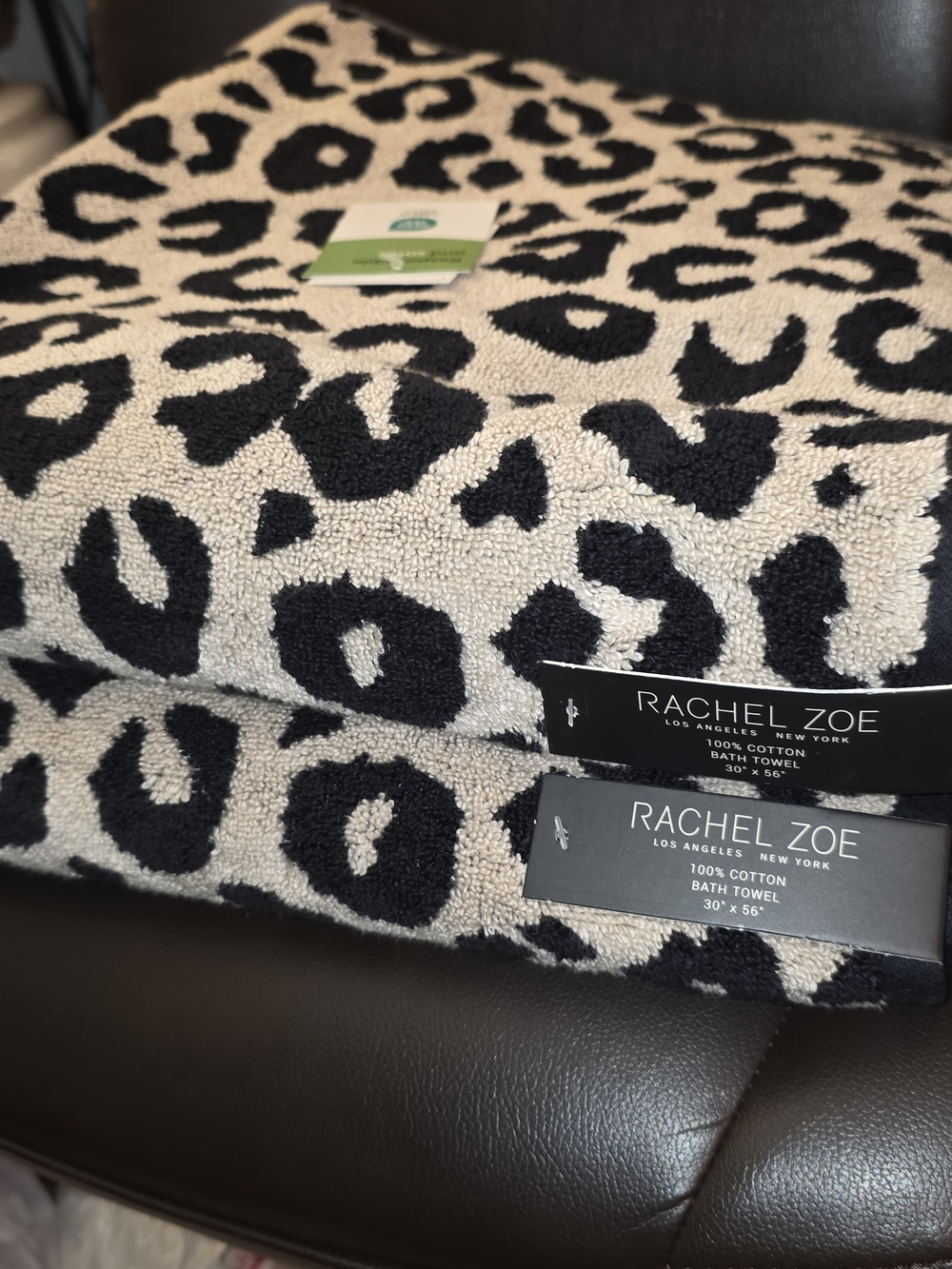 Rachel Zoe Black and Cream Leopard Bath Rug And Towel Set - Picture 5 of 16